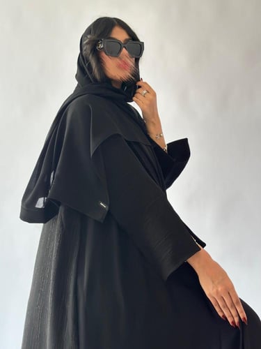 عباية كريب ملكي مع تفتة جاكارا من الخلف