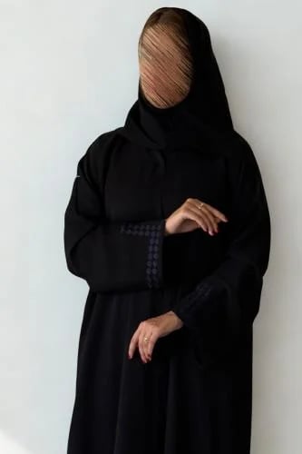 عباية كريب انترنت بتطريز ناعم – Soft Embroidery | سدفة