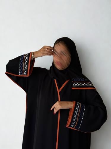 عباية كريب انترنت بتطريز هندسي برتقالي – Desert Gl...