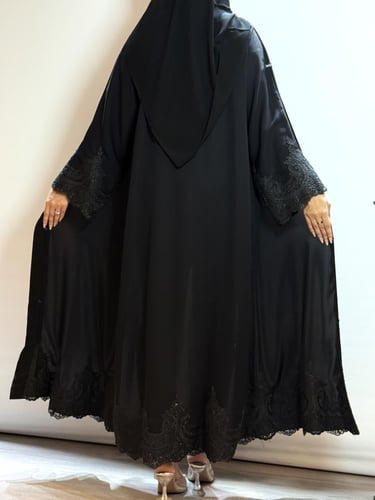 عباية كريب ملكي ياباني اكمام واطراف العباية جوبير