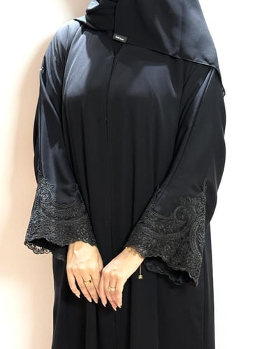 عباية كريب ملكي ياباني اكمام واطراف العباية جوبير