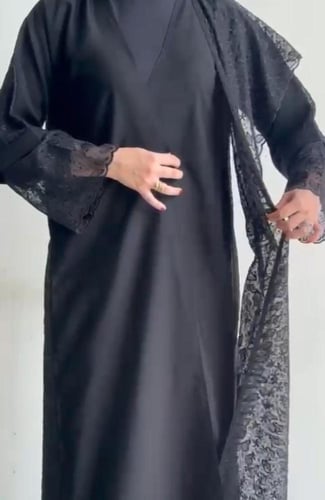 عبايه لف بشال جانبي منقوش ركامة