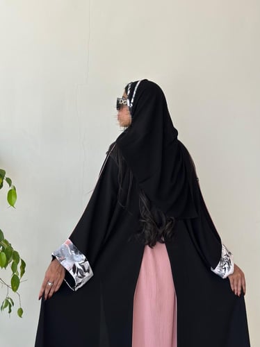 عباية كريب خطوط طولية قماش مشجر