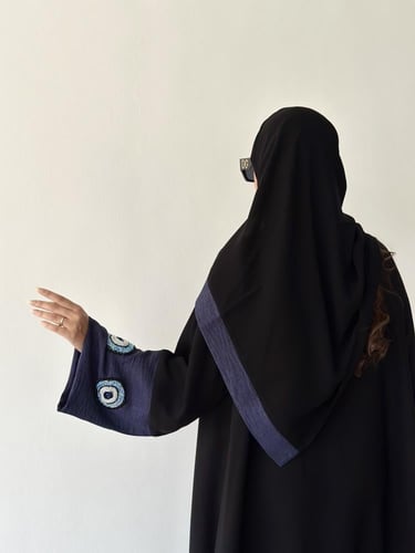 عباية كريب انترنت ب اكمام كحلي مشغول