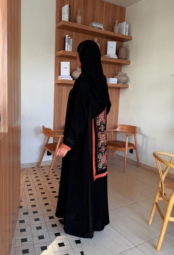 عباية كريب سراميك تصميم فريد ب خيوط قصب وتطريز من...