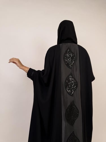 عباية انترنت بتصميم بشت قطري