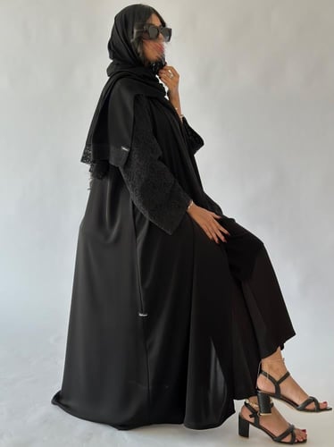 عباية كريب ندى حرير كوري اكمام دانتيل