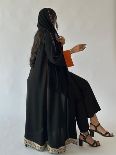 عباية تطريز نص كلوش