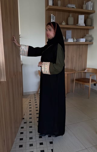 عباية كريب ميني ميت كوري ب اكمام لينن مطرز