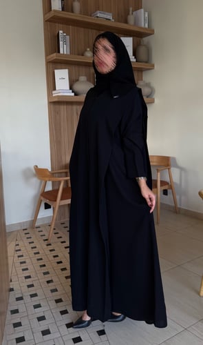 عباية كريب انترنت اسود نص كلوش بقصة قطرية