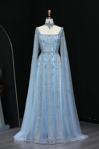 636 - فستان سماوي فاخر مع اكمام كاب