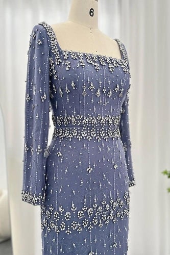 فستان ازرق شك يدوي مع ريش