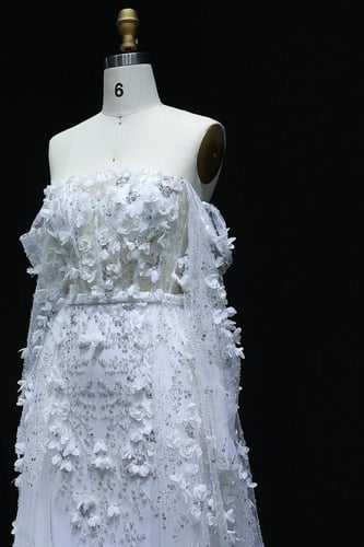 RC04 - فستان سهره مزين بزهور ثلاثية الابعاد ابيض