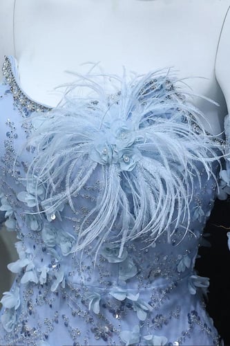 RC229 - فستان مزين بزهور ثلاثية الابعاد و ريش ازرق...