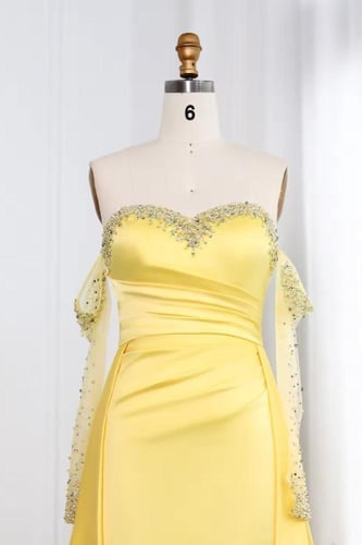 RC11 - فستان اصفر مع كريستالات و غفازات