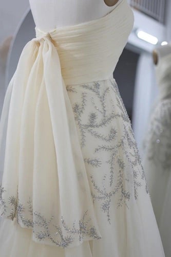 فستان قطعتين لون سكري مع رقبة هالتر