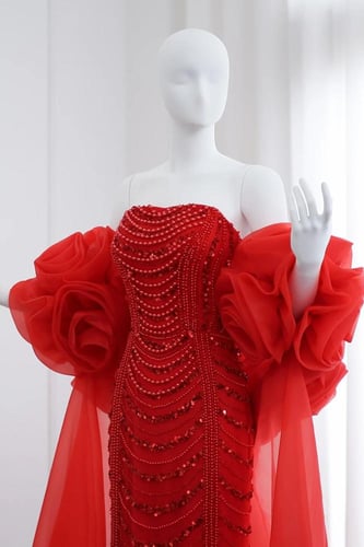 RC503 - فستان سهره شك يدوي مع اكمام كيب احمر