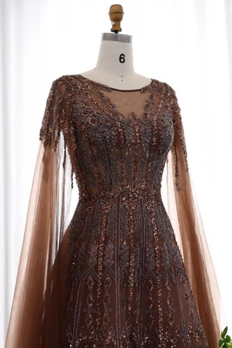 RC501 - فستان سهره شك يدوي مع اكمام كيب - بني