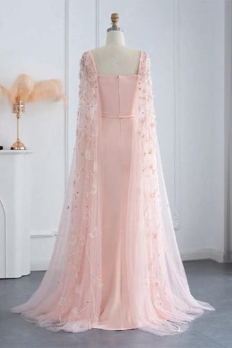 فستان وردي مع كاب