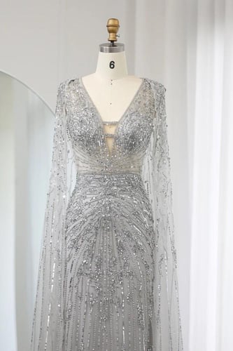 فستان فضي مع كاب