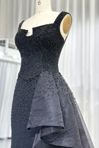 RC131 - فستان اسود شك يدوي