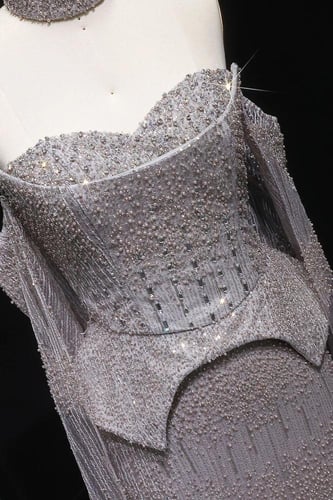 637 - فستان فضي فاخر شك يدوي كامل مع شوكر