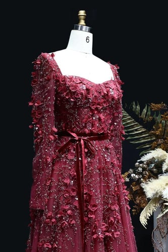 RC05 - فستان كم طويل مزين بزهور ثلاثية الابعاد عنا...