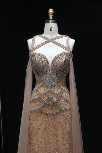 610 - فستان سهره شك يدوي مع اكمام كيب ذهبي
