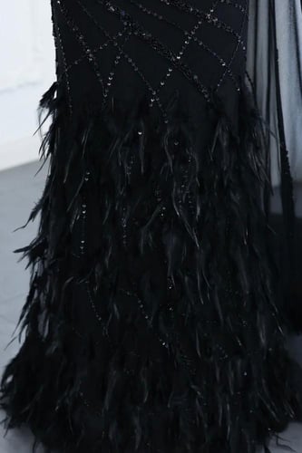 RC140 - فستان شولدر واحد اسود مع ريش