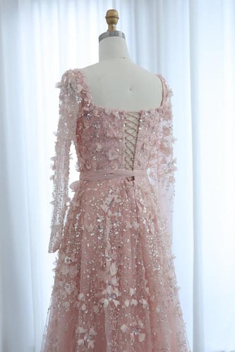 RC05 - فستان كم طويل مزين بزهور ثلاثية الابعاد ورد...