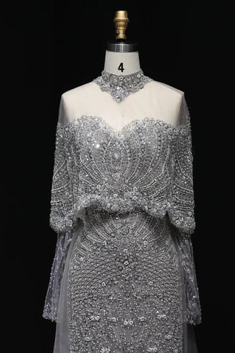 633 -فستان فاخر بتفاصيل كريستالية راقية