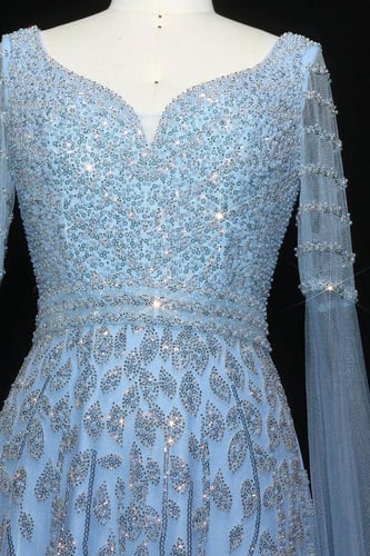 فستان شك ازرق سماوي مع اكمام كيب