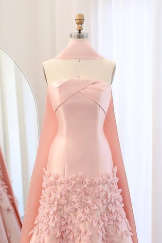 RC236 - فستان مع شال و زهور ثلاثية الابعاد وردي