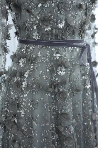 RC05 - فستان كم طويل مزين بزهور ثلاثية الابعاد رما...