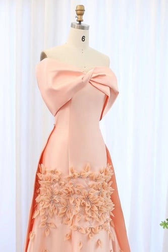 فستان اوف شولدر مع زهور ثلاثية الابعاد