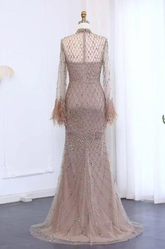 فستان شك يدوي مع ريش