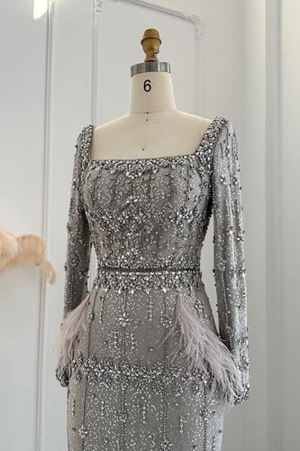 RC03 - فستان ريفيرا سقنيتشر فضي اكمام طويلة