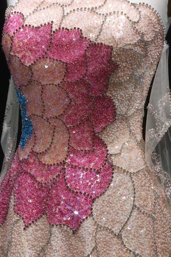 611 - فستان سهره شك يدوي مع قلوفز