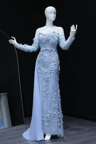 RC229 - فستان مزين بزهور ثلاثية الابعاد و ريش ازرق...