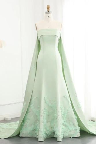 RC111 فستان اخضر فاتح مزين بأوراق ثلاثية الأبعاد