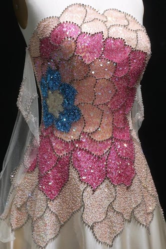 611 - فستان سهره شك يدوي مع قلوفز