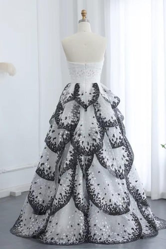 فستان مستوحى من ديور الكلاسيكي