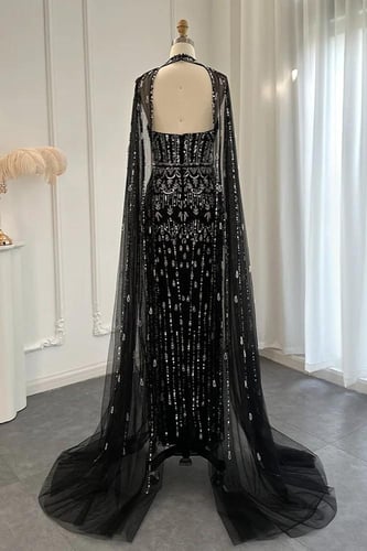 RC72 - فستان اسود برقبة هالتر مع أكمام الكاب