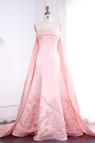 RC111 فستان وردي فاتح مزين بأوراق ثلاثية الأبعاد