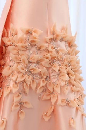 فستان اوف شولدر مع زهور ثلاثية الابعاد