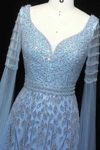 فستان شك ازرق سماوي مع اكمام كيب