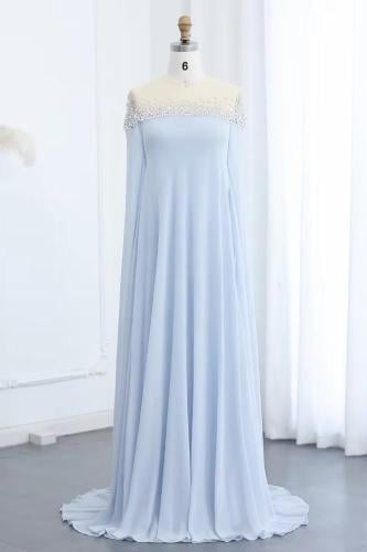 فستان سماوي ناعم مع كريستالات و شك