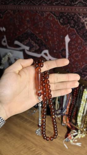 بكلايت معدن- عسلي مائل للبني