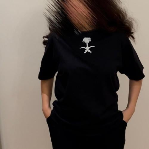 تيشرت اليوم الوطني السعودي 2025 – تصاميم أنيقة بخا...