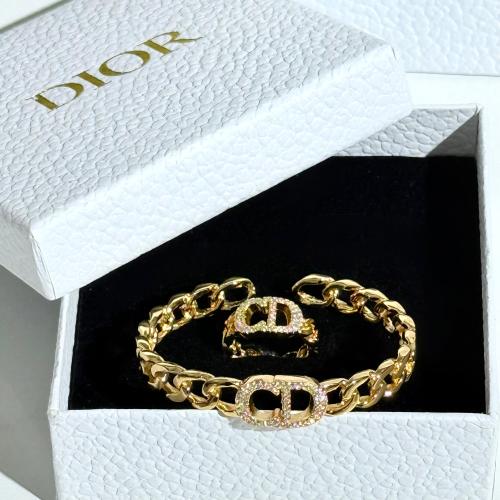 اسوارة ديور مع الخاتم